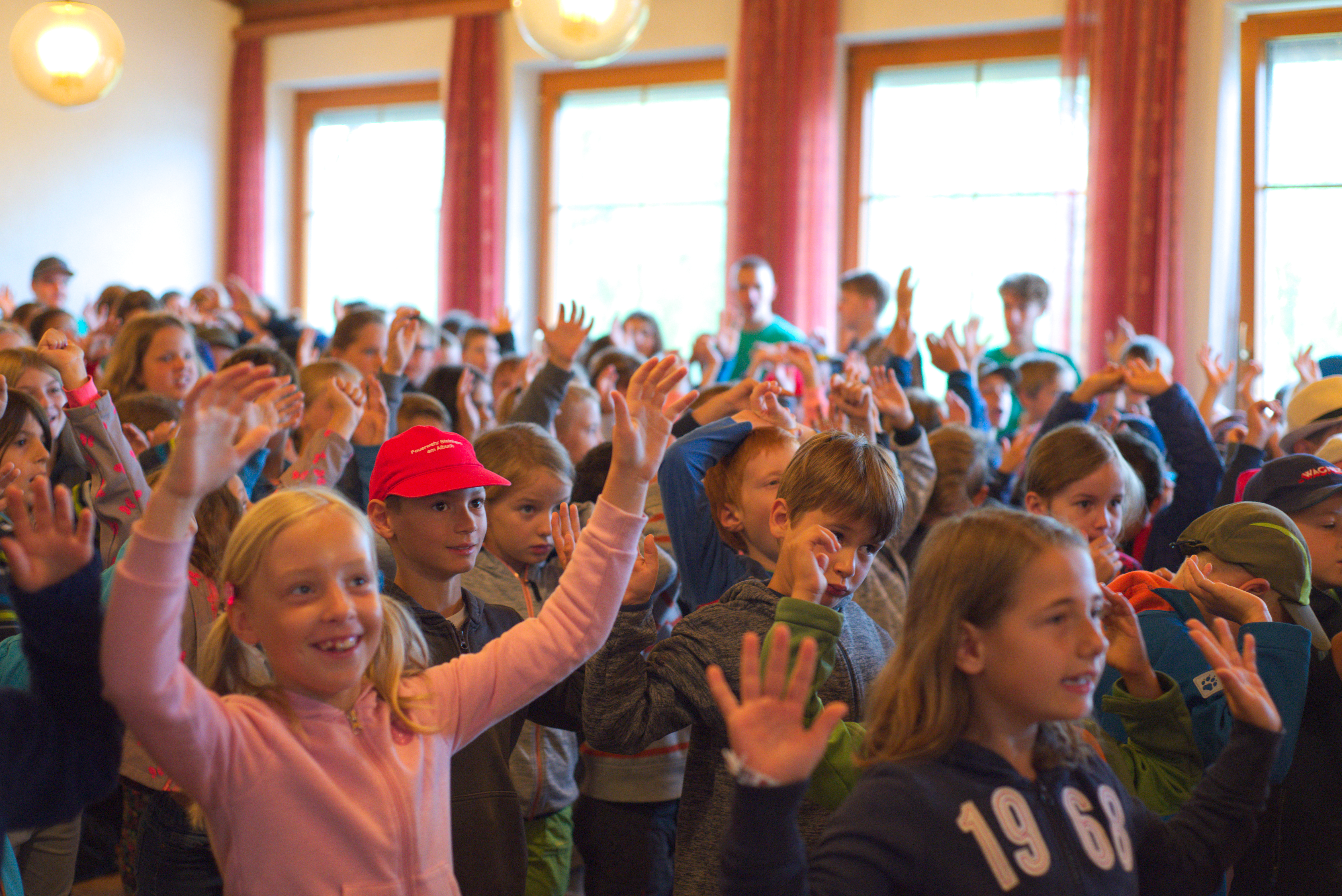 Kinder im Gemeindehaus